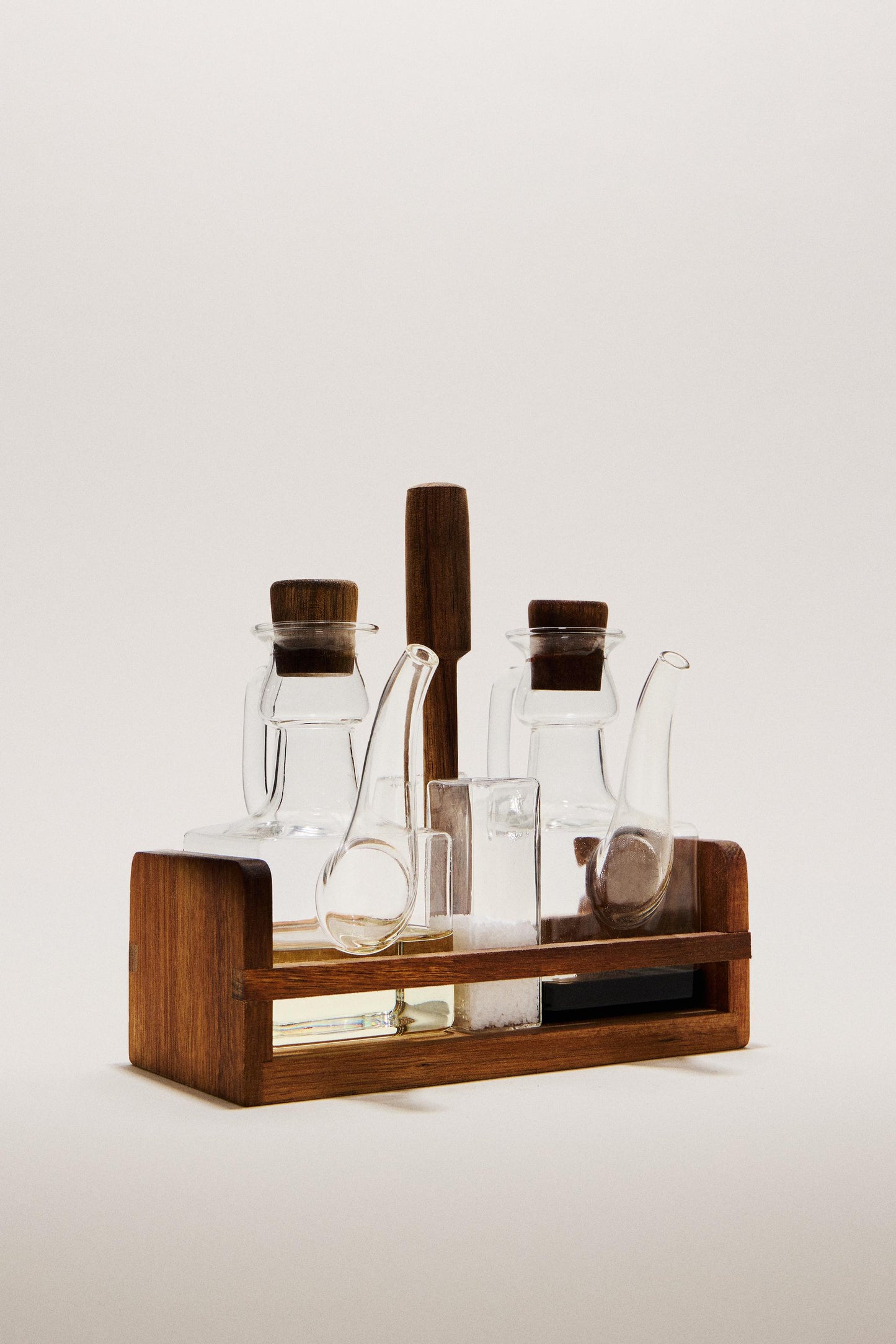 Cruet, set of borosilicate cruet with acacia base