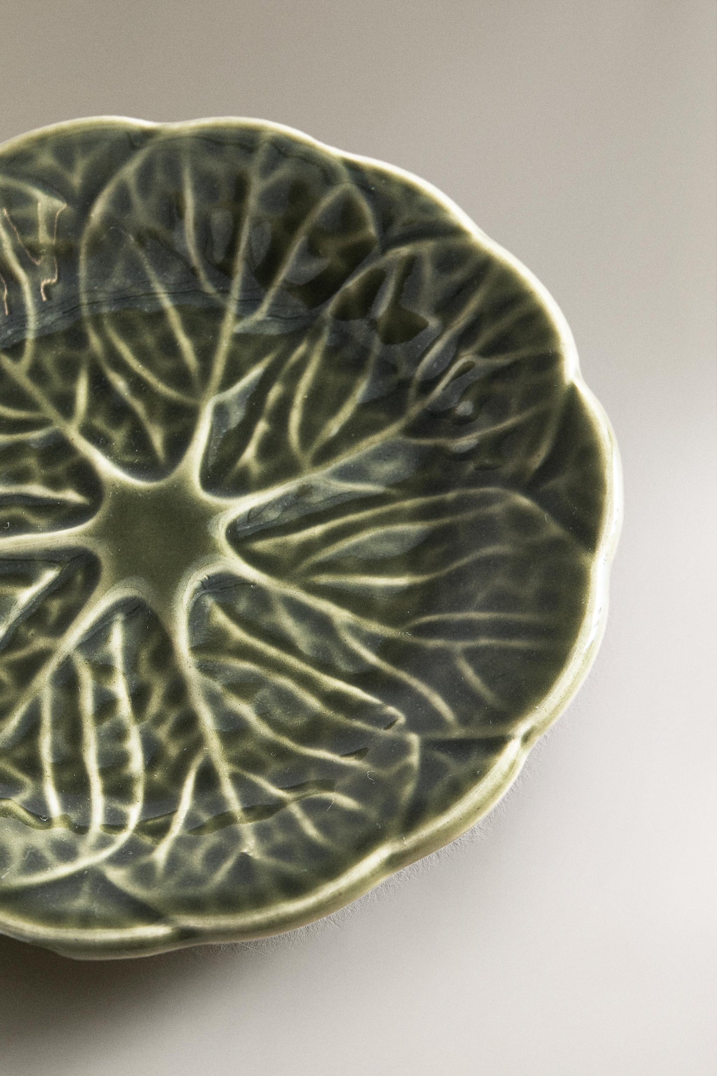 Serveware, side plate, stoneware, green cabbage leaf, 5.5in
