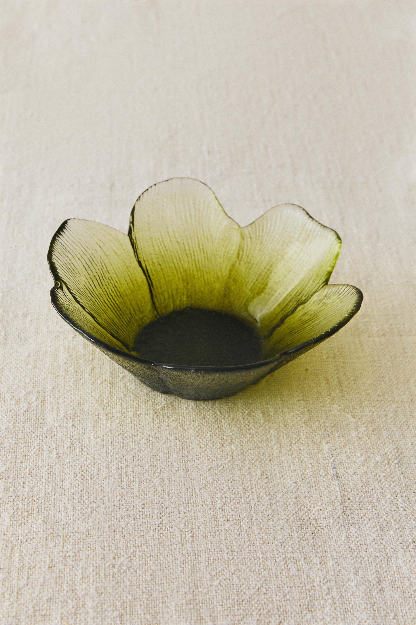Serveware, bowl, glass, flower shape, green