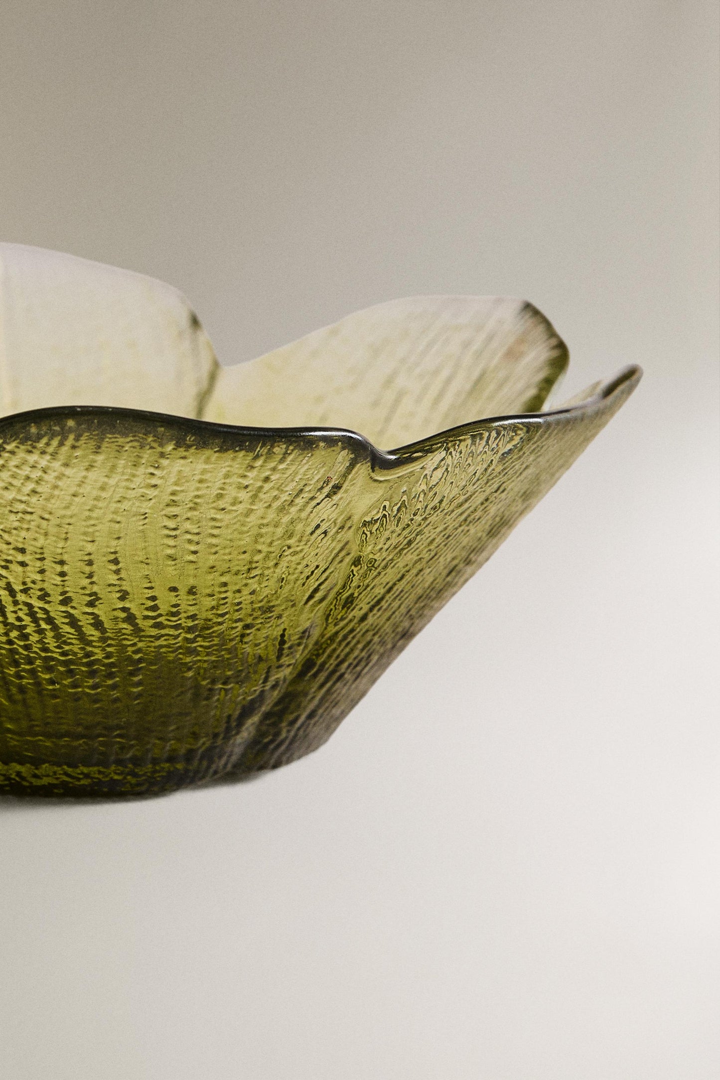 Serveware, bowl, glass, flower shape, green