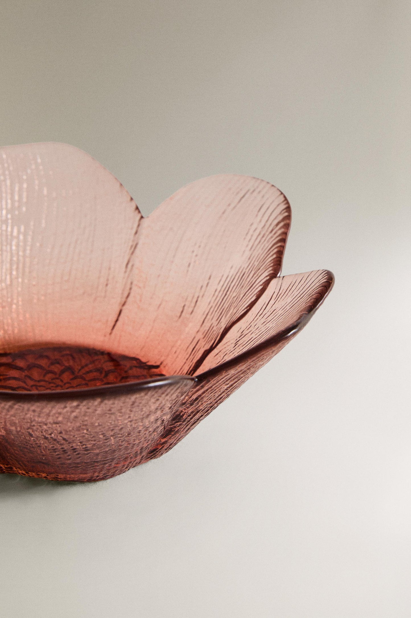 Serveware, bowl, glass, flower shape, pink