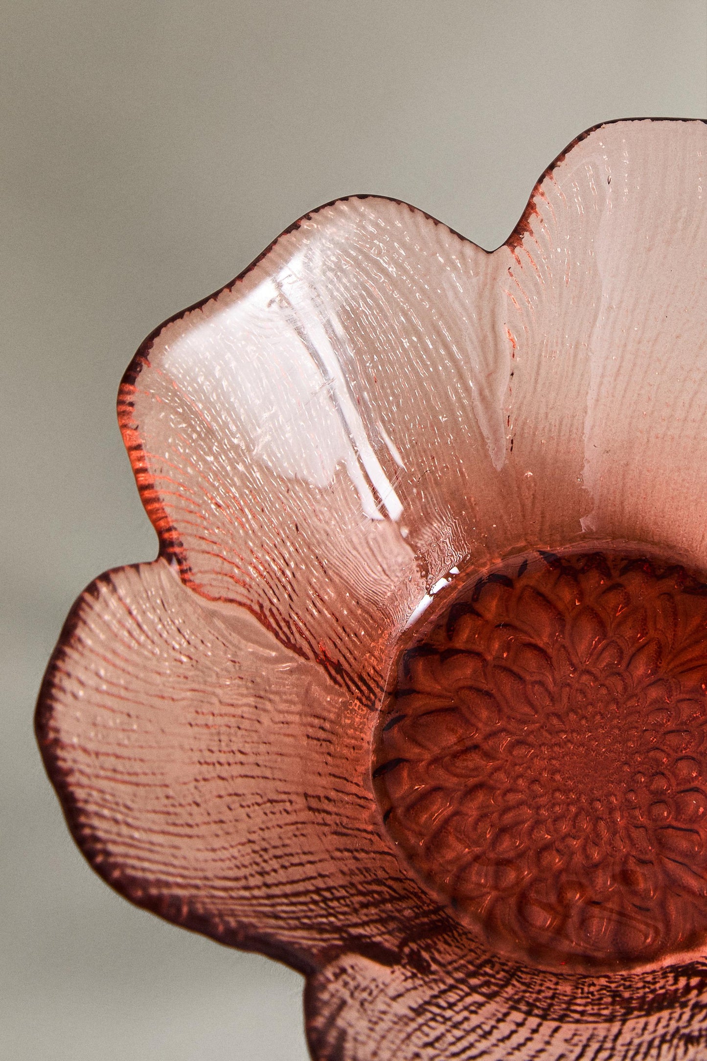 Serveware, bowl, glass, flower shape, pink