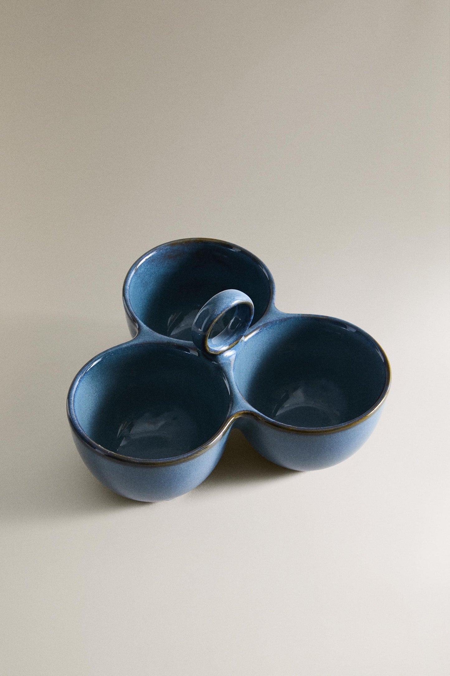 Serveware, bowl, stoneware, top handle