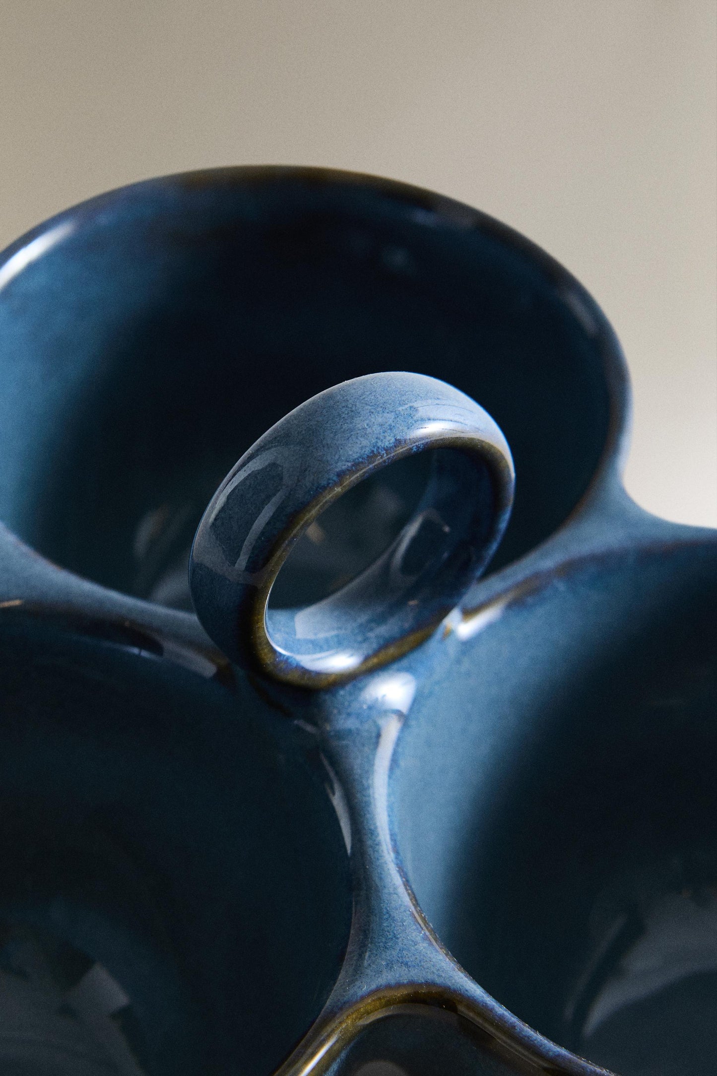 Serveware, bowl, stoneware, top handle