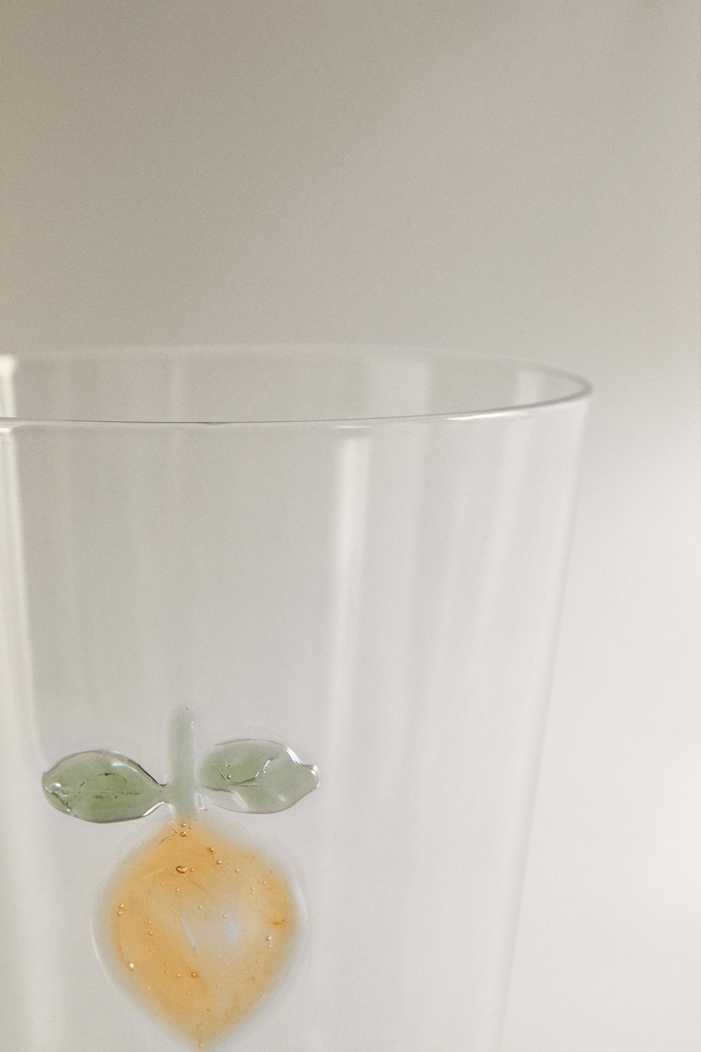 Drinkware, tumbler, glass, lemon
