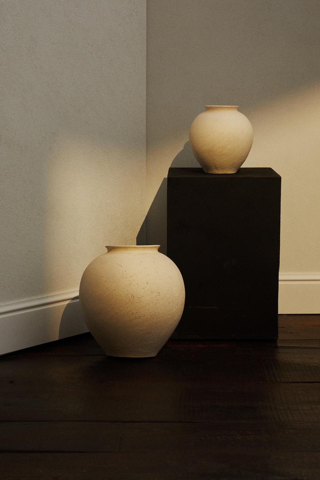 Vase, stoneware, textured pattern finish, gray