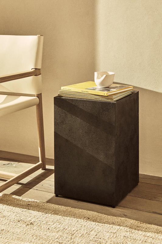 Accent table, pedestal shape, metal, medium, 20.1"