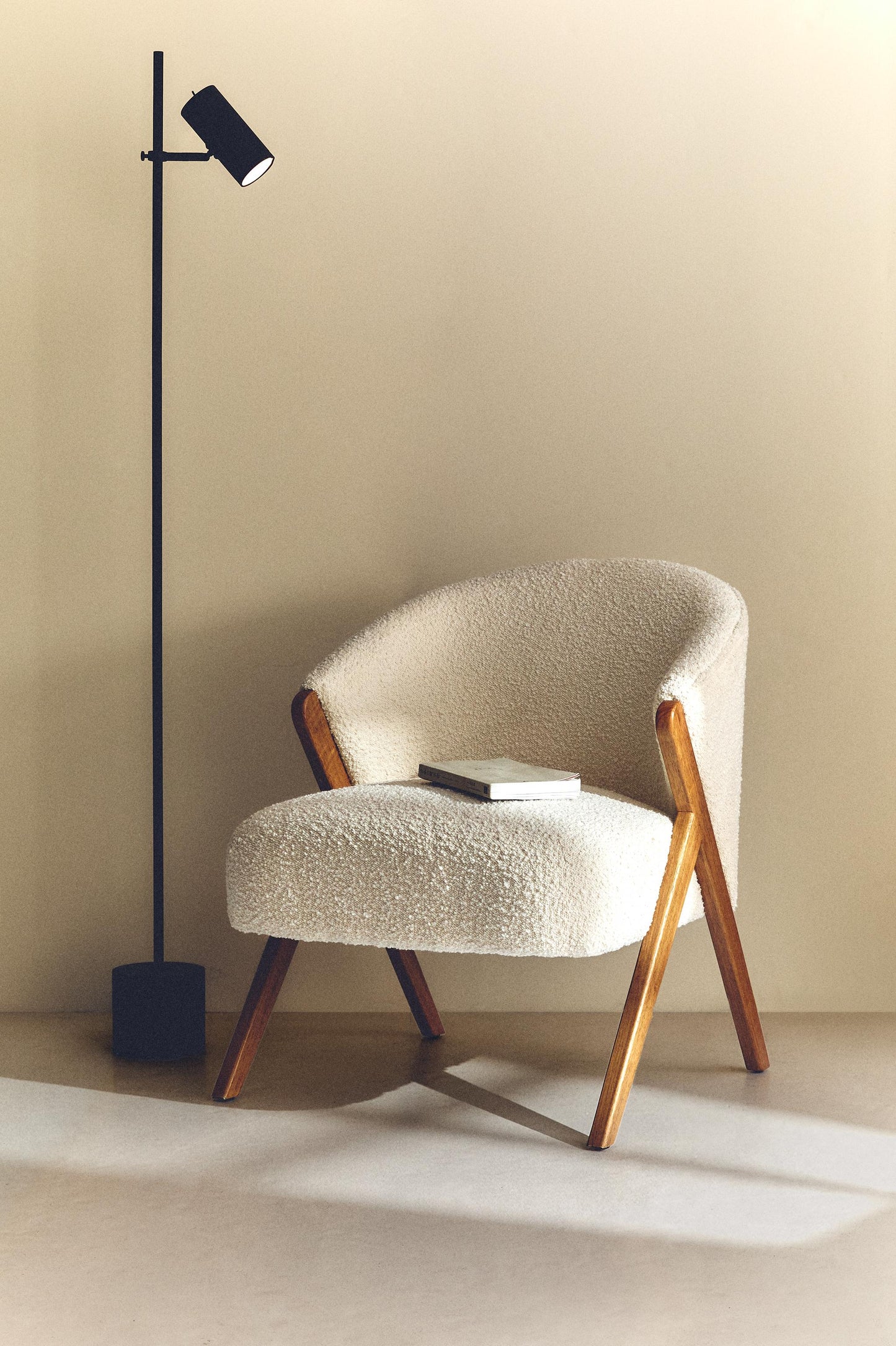 Floor lamp, featuring spotlight, brown
