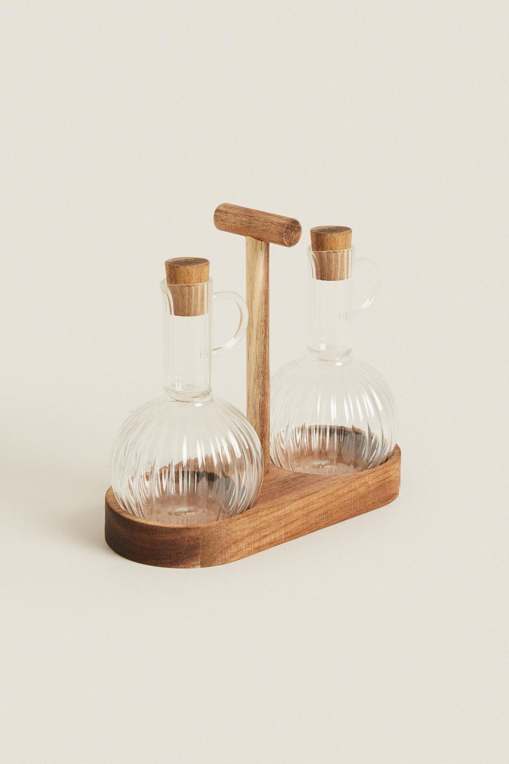 Cruet, set of borosilicate cruet with acacia base