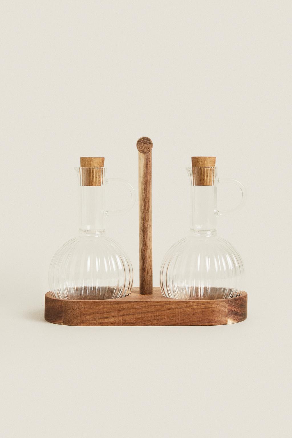 Cruet, set of borosilicate cruet with acacia base