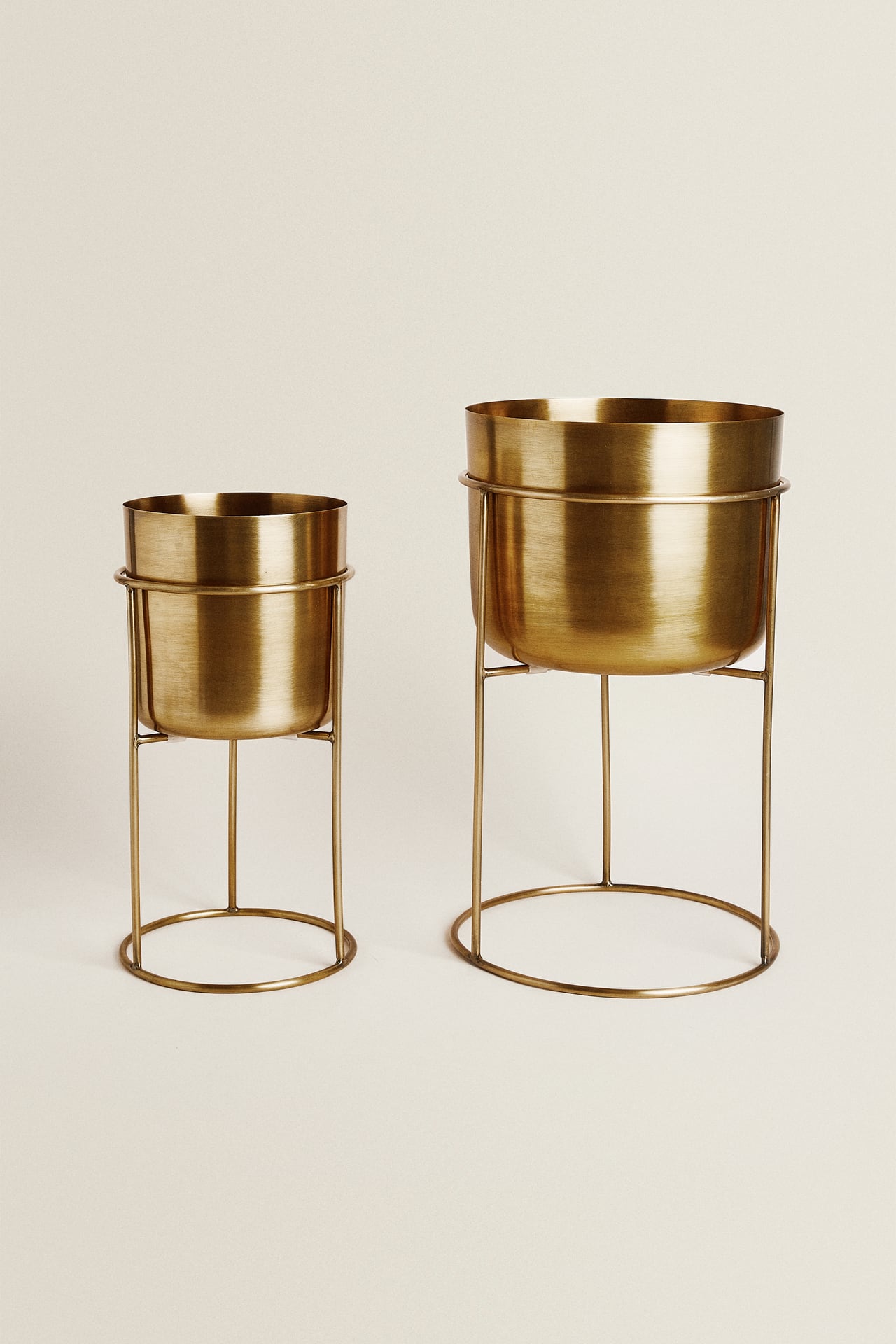 Plant pot, with stand, metal, gold