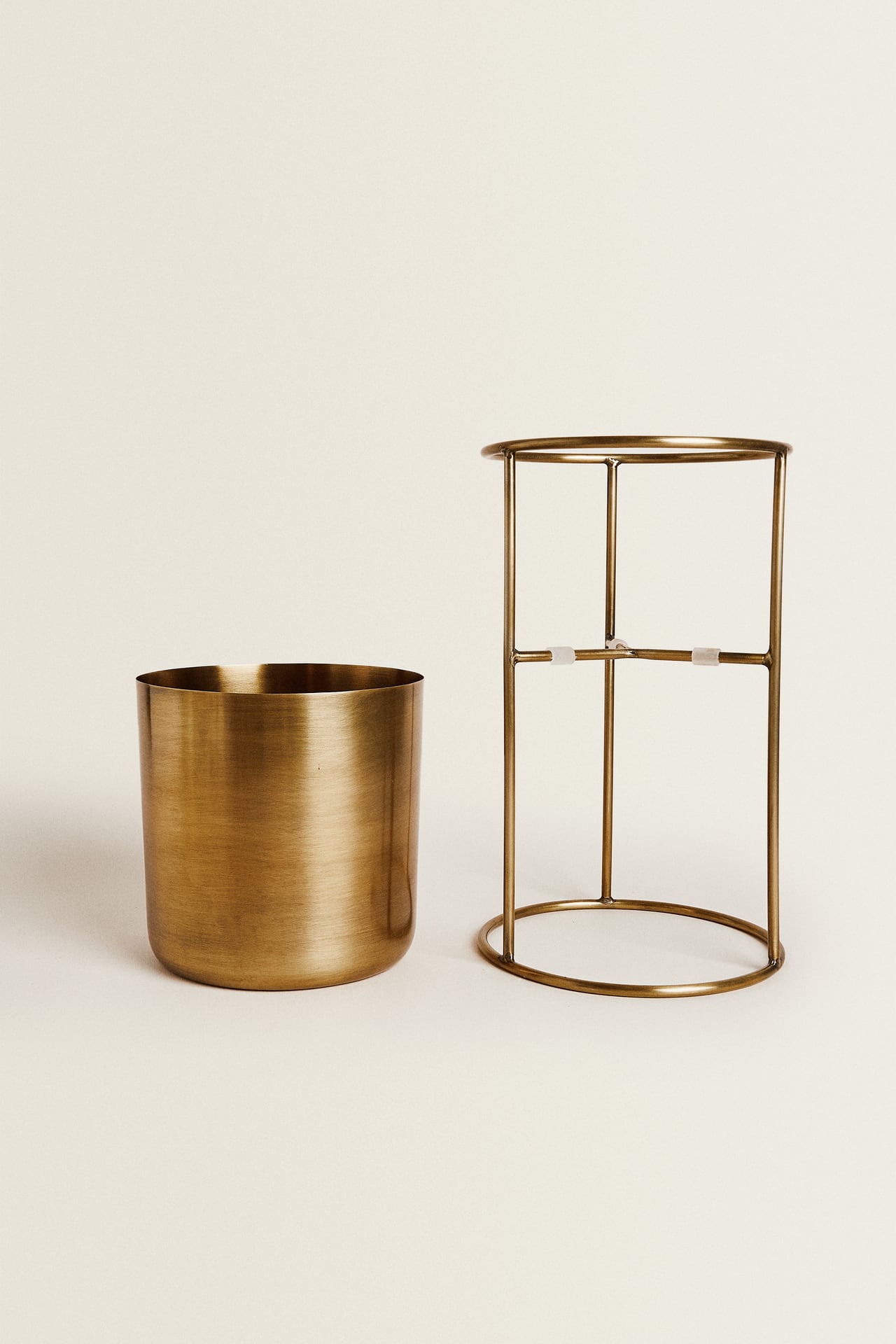 Plant pot, with stand, metal, gold