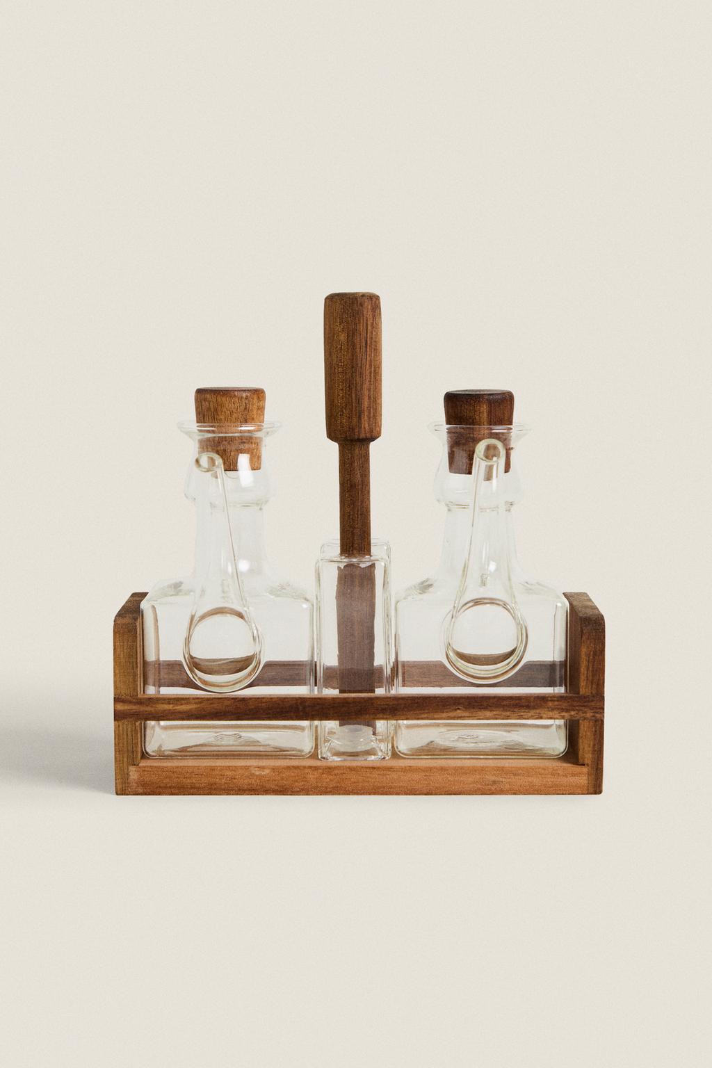 Cruet, set of borosilicate cruet with acacia base