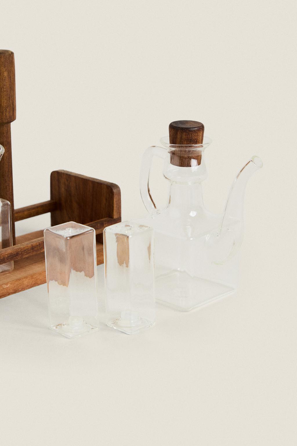 Cruet, set of borosilicate cruet with acacia base