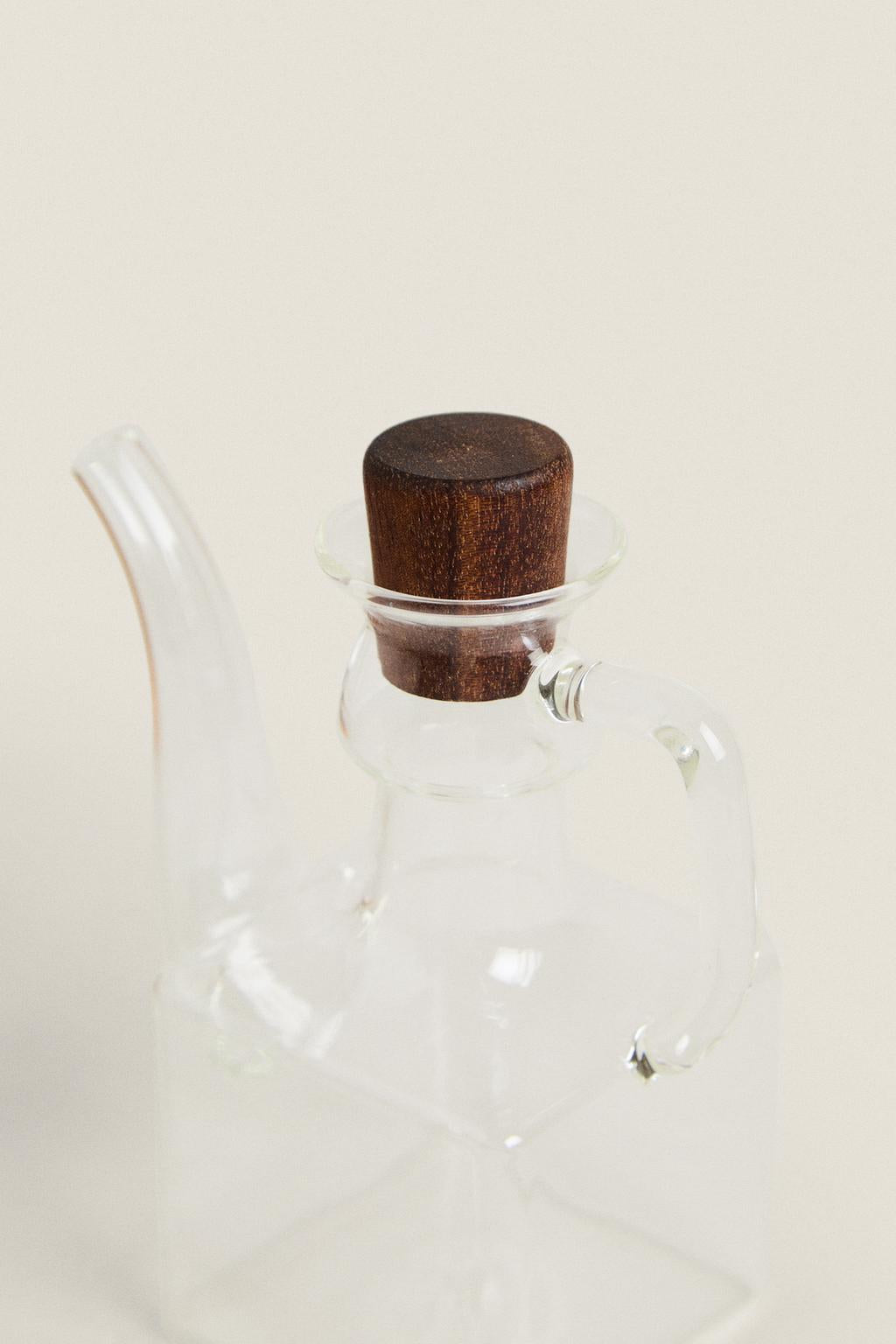 Cruet, set of borosilicate cruet with acacia base