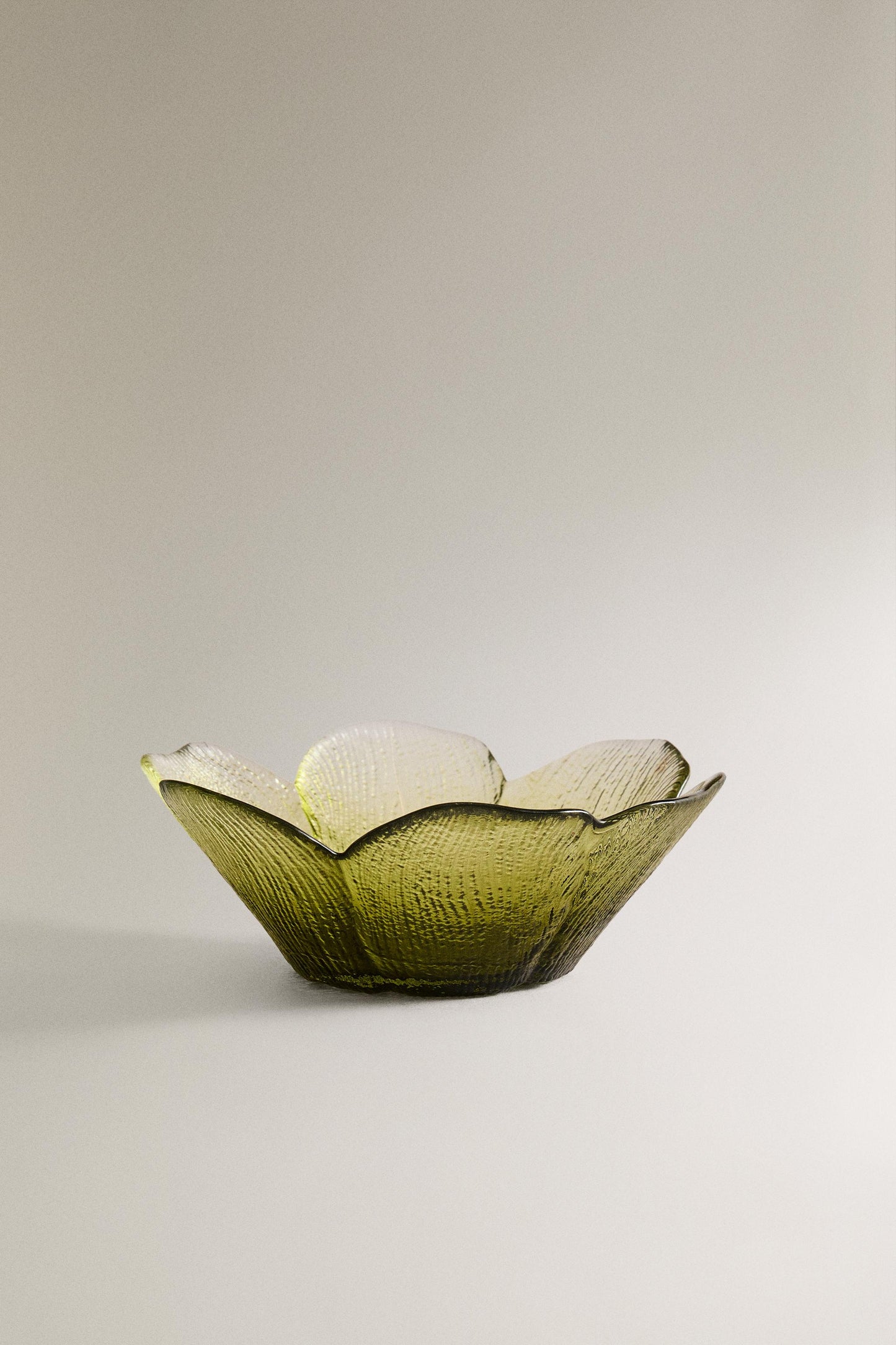 Serveware, bowl, glass, flower shape, green