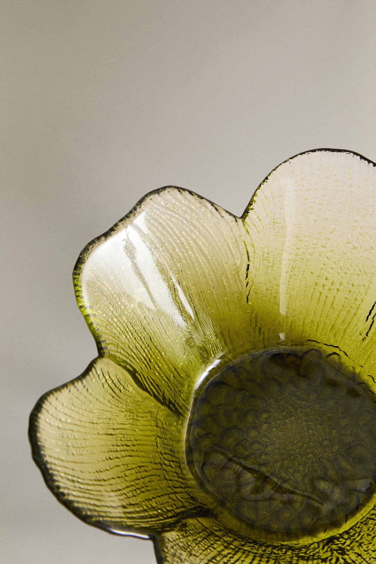 Serveware, bowl, glass, flower shape, green