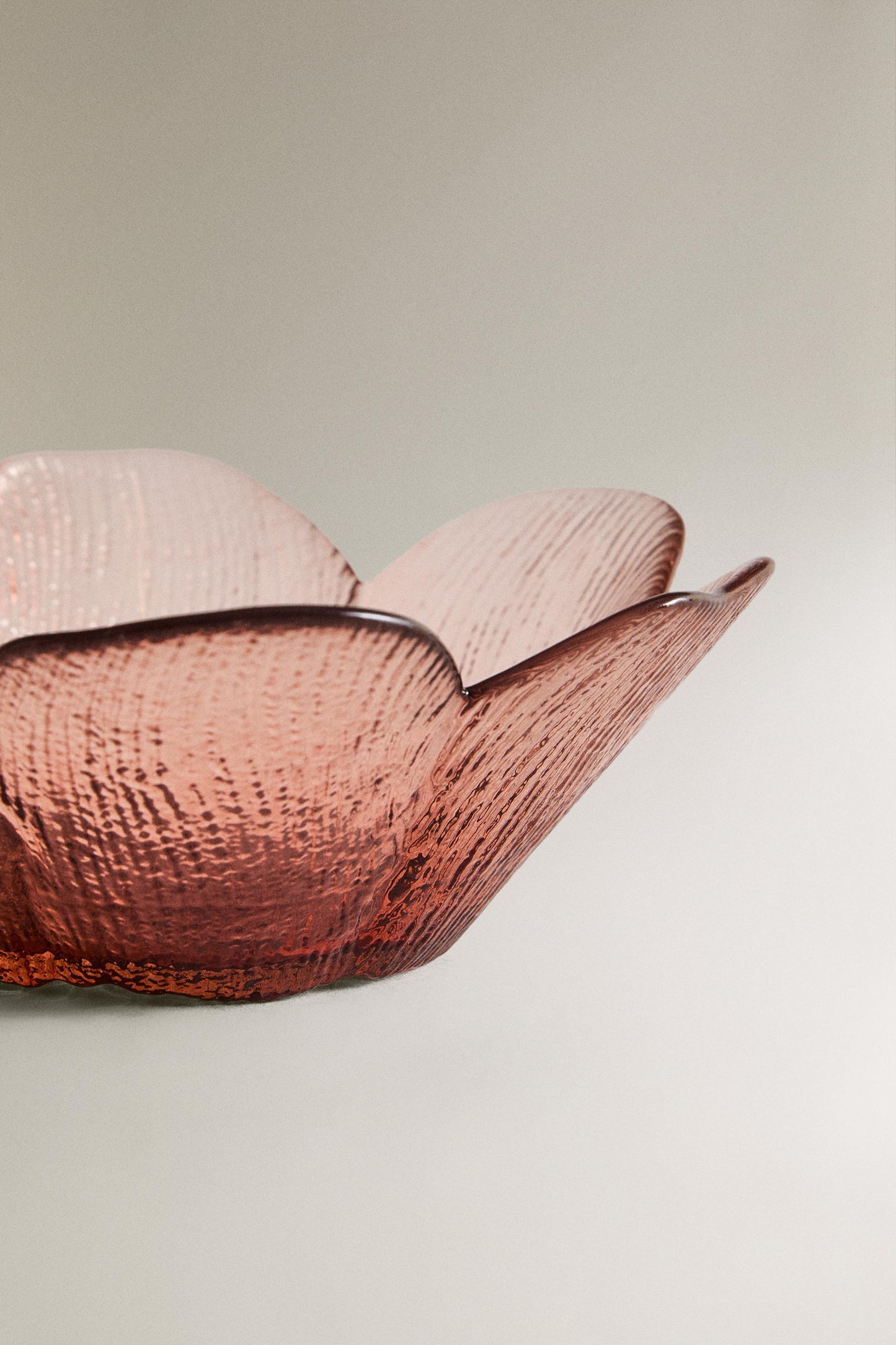 Serveware, bowl, glass, flower shape, pink