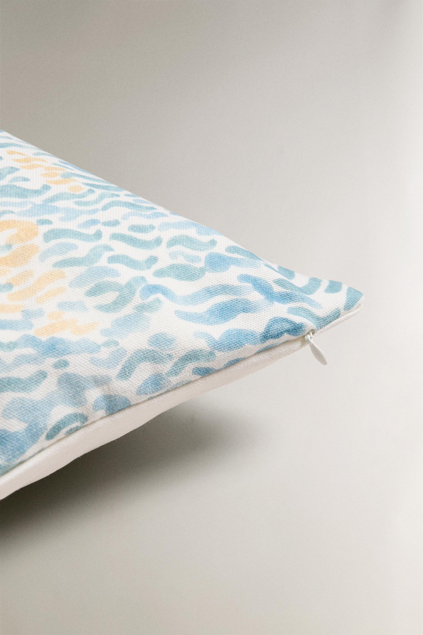 Throw pillow cover, coastal cove print, 17.5x17.5"