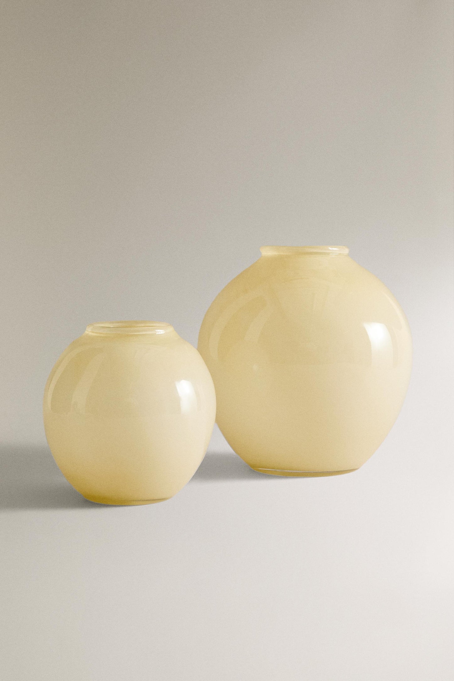 Vase, glass, light vanilla