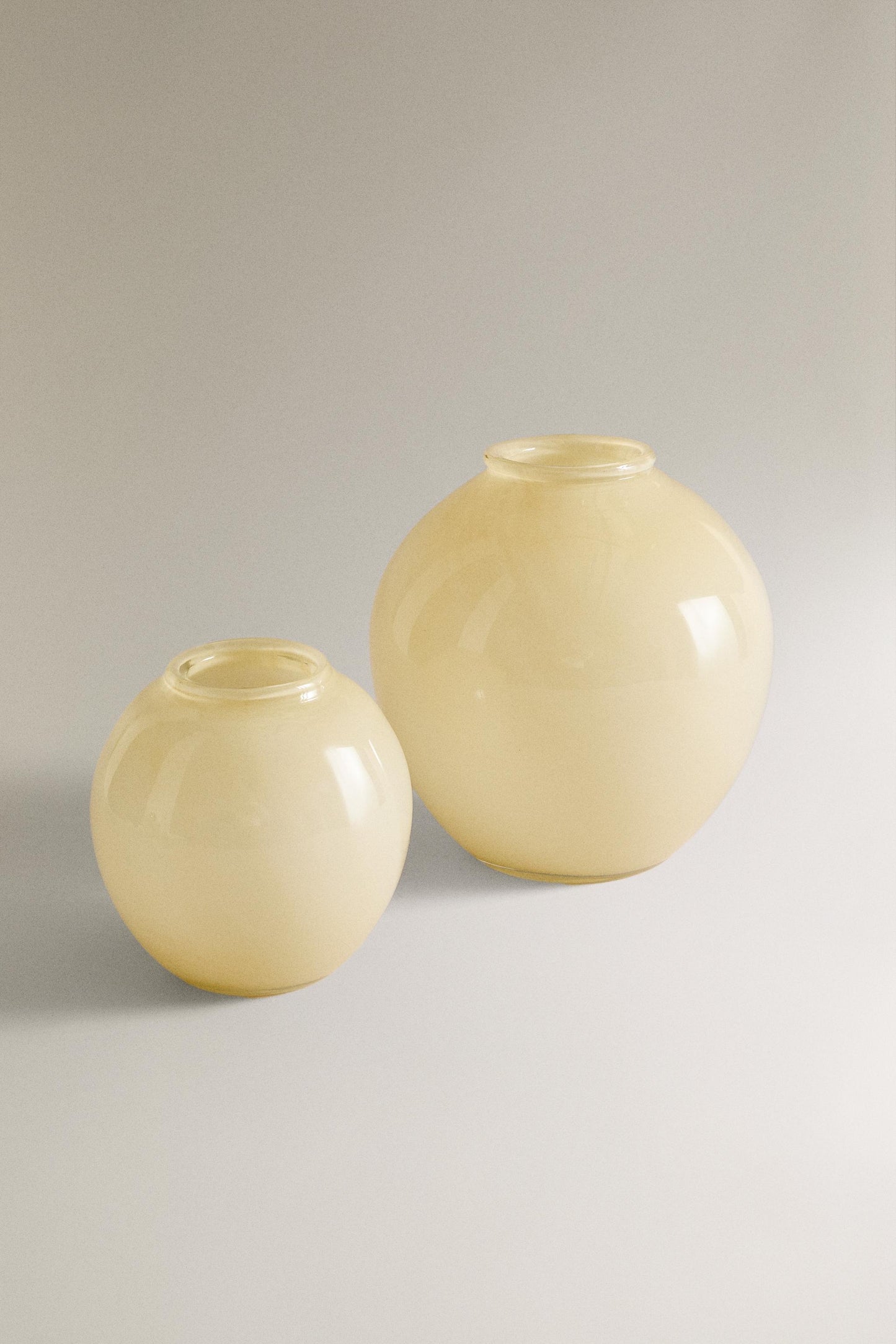 Vase, glass, light vanilla