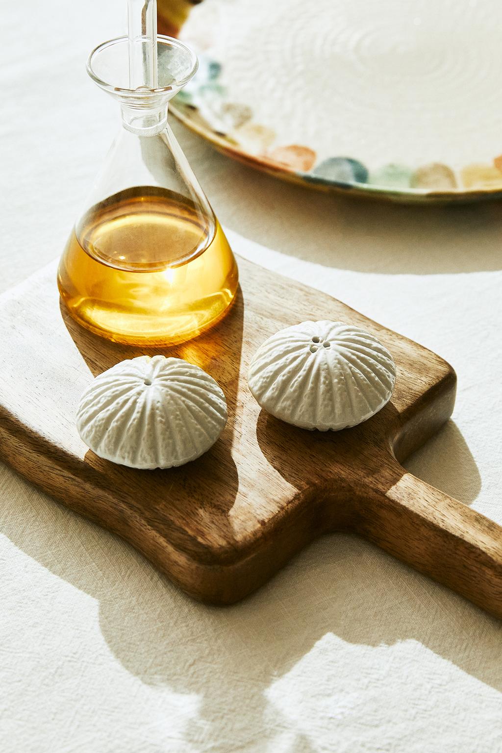 Salt and pepper shakers, stoneware, sea scallop-shaped