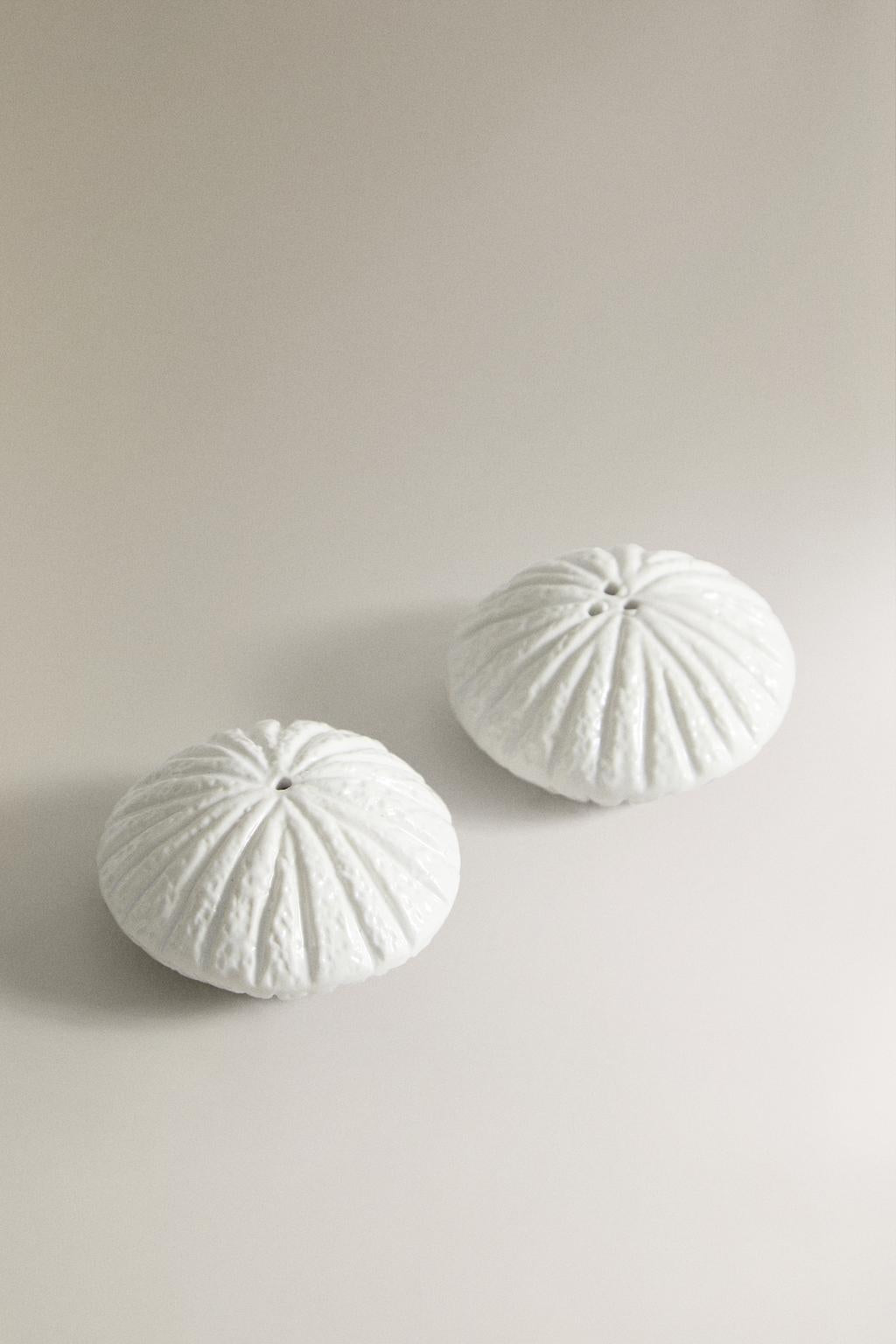 Salt and pepper shakers, stoneware, sea scallop-shaped