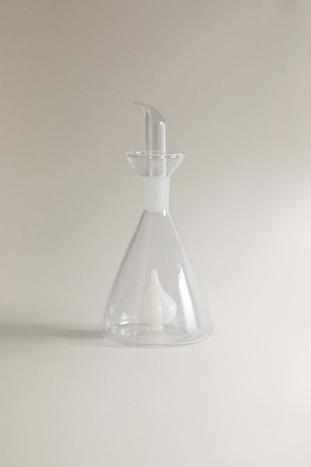 Cruet, borosilicate glass, garlic shape inside