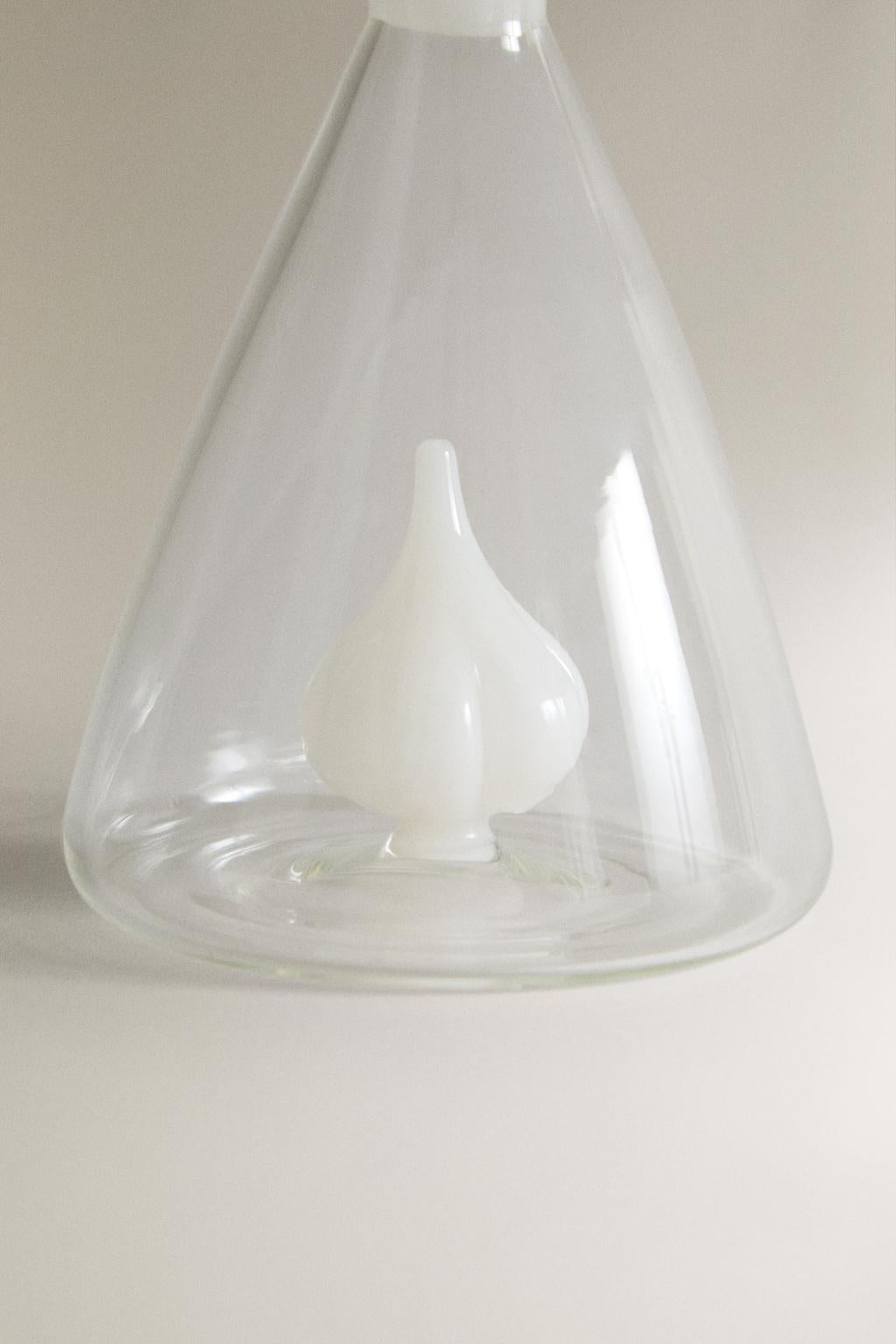 Cruet, borosilicate glass, garlic shape inside