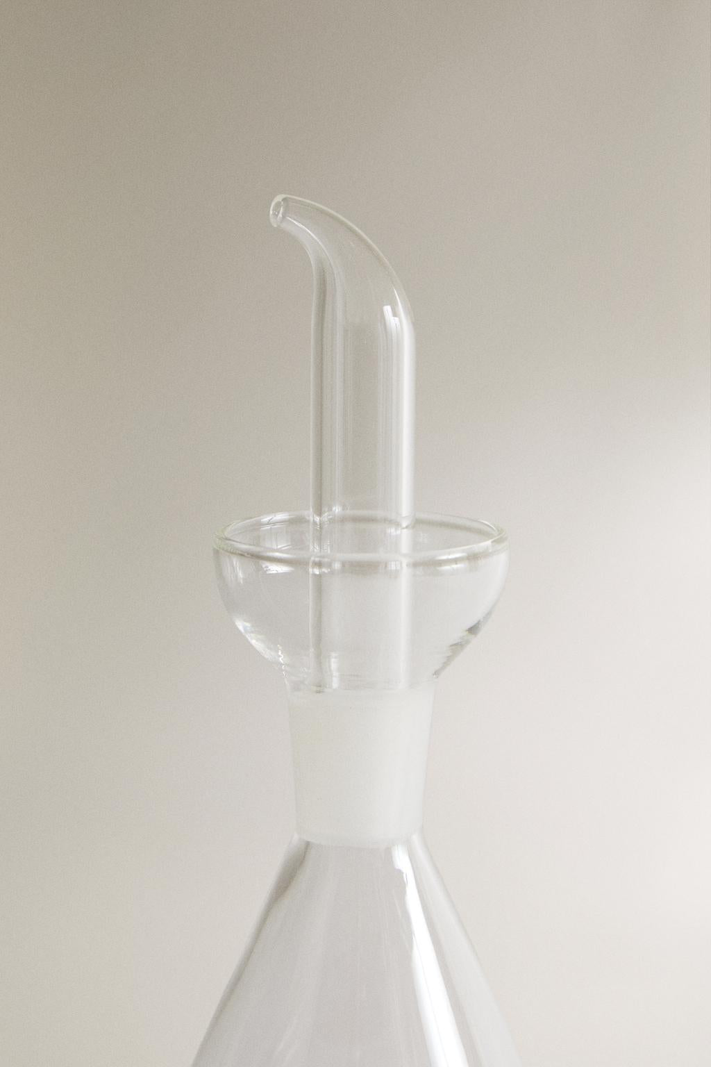 Cruet, borosilicate glass, chili shape inside