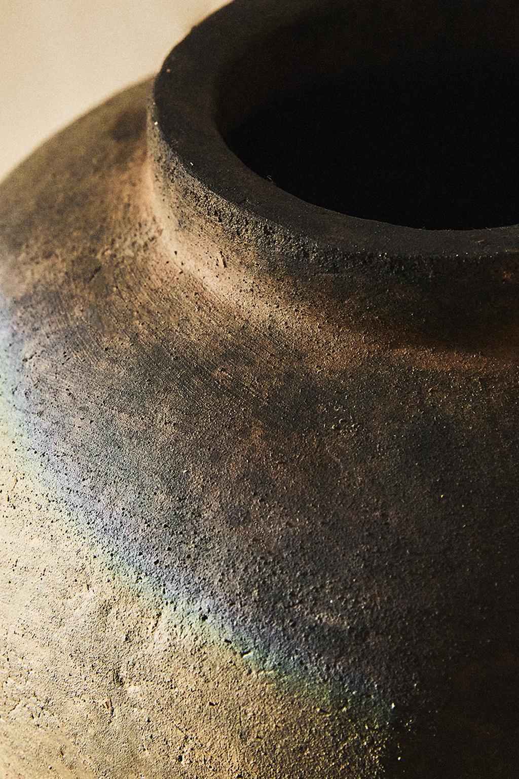 Vase, stoneware, distressed texture