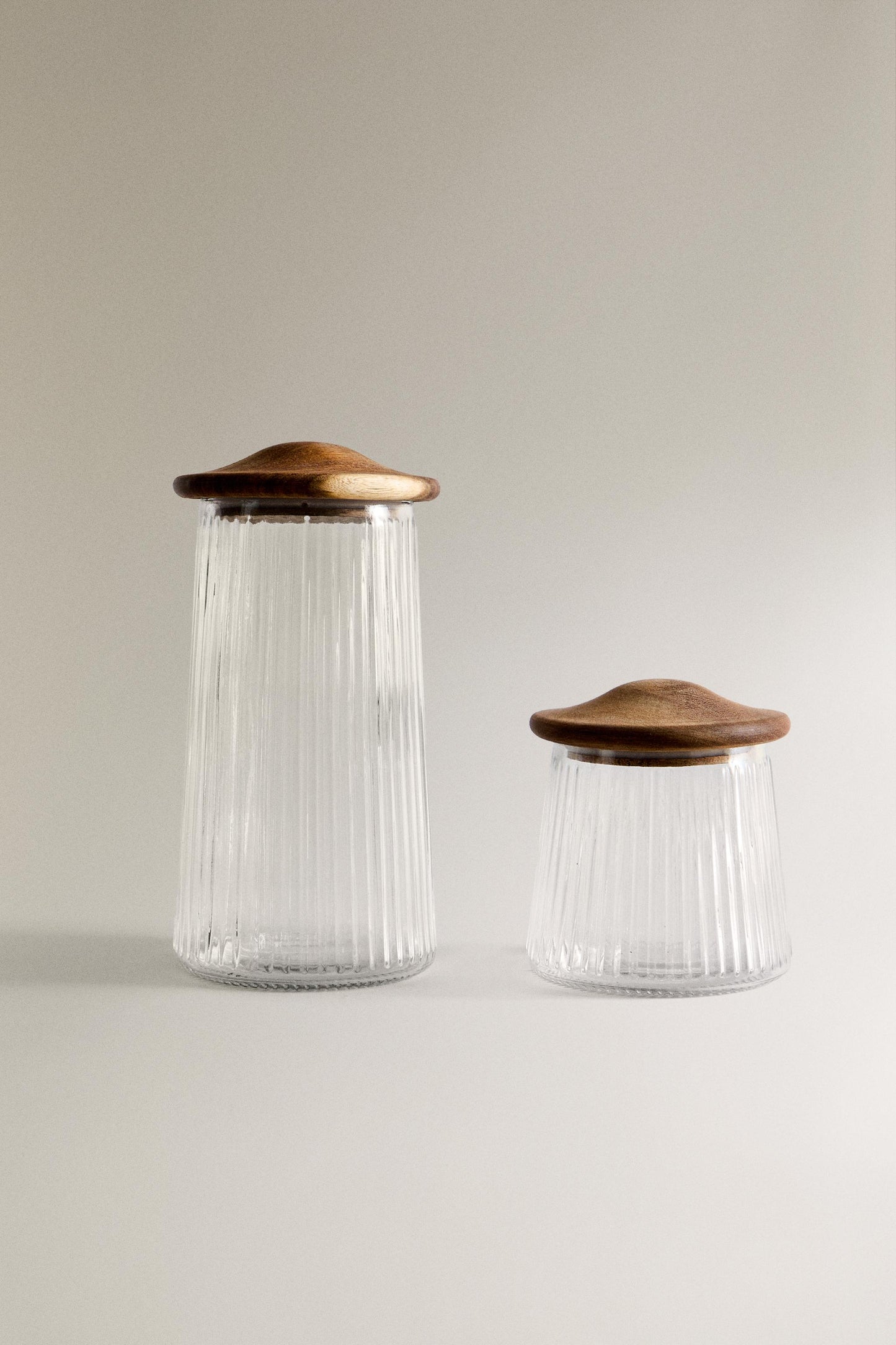 Storage, kitchen jar, borosilicate glass, wooden lid