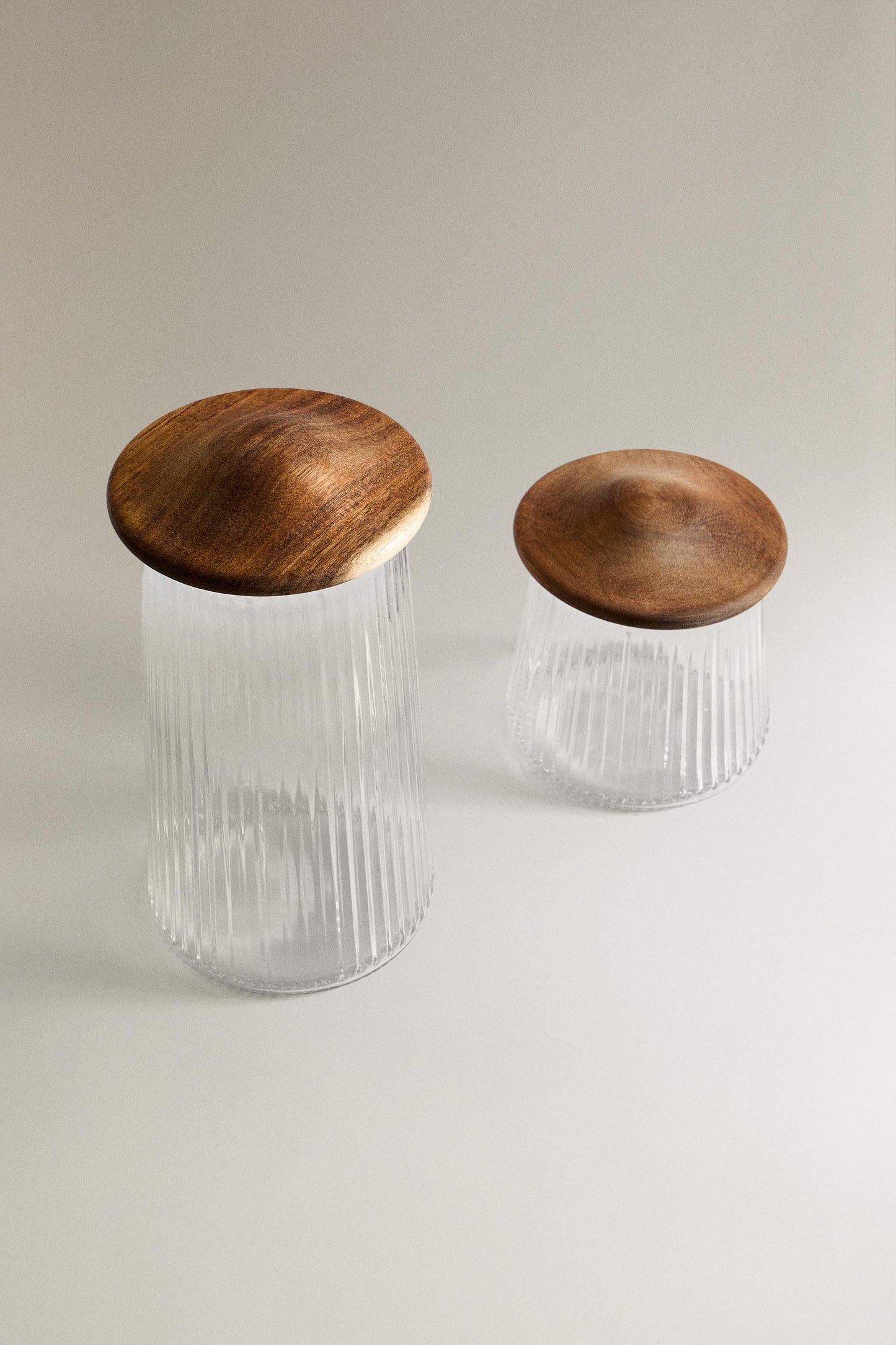Storage, kitchen jar, borosilicate glass, wooden lid