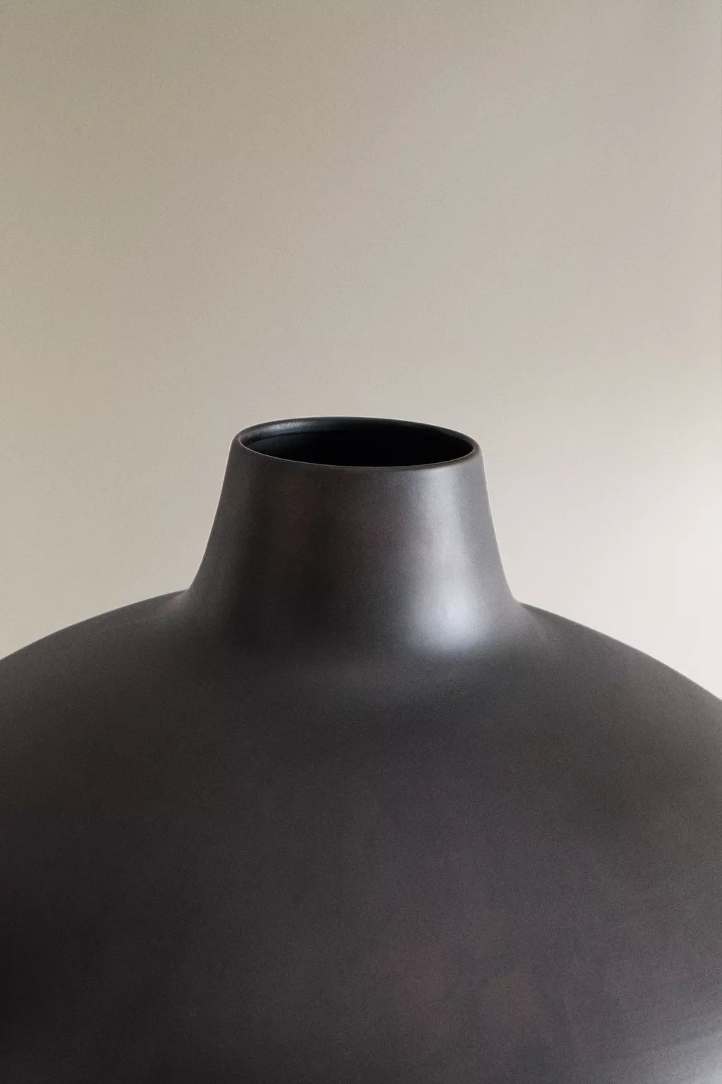 Vase, metal, dark brown, 15.6"