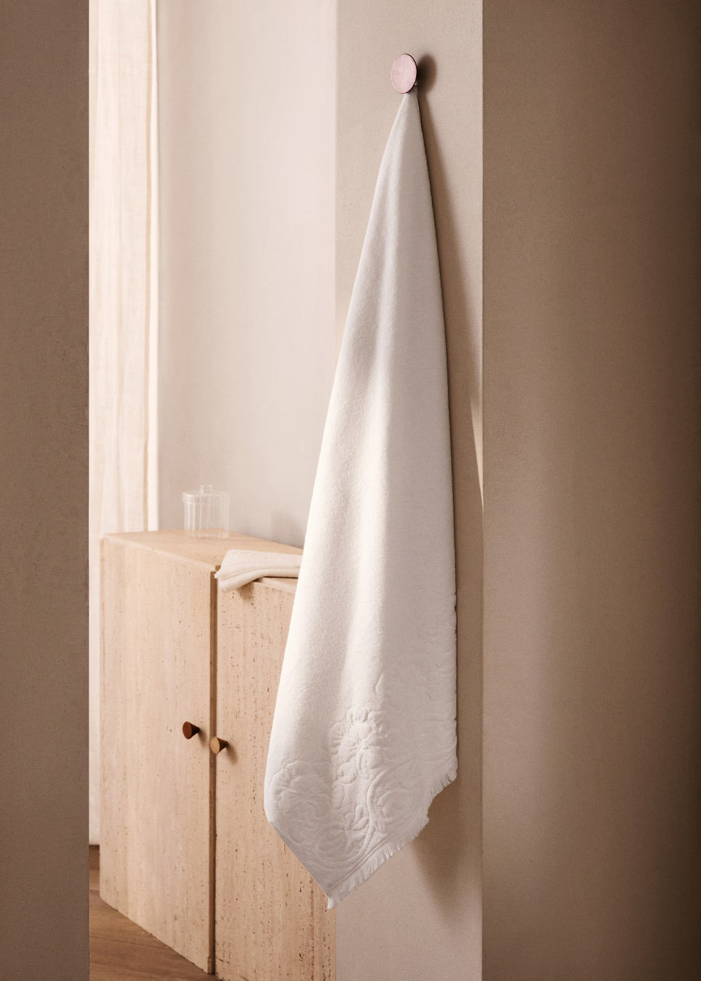 Towel, floral trim, 480 g/m2