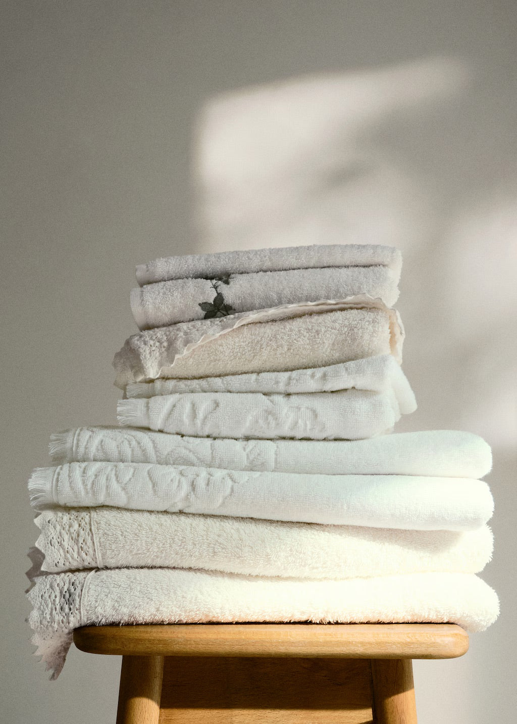 Towel, floral trim, 480 g/m2