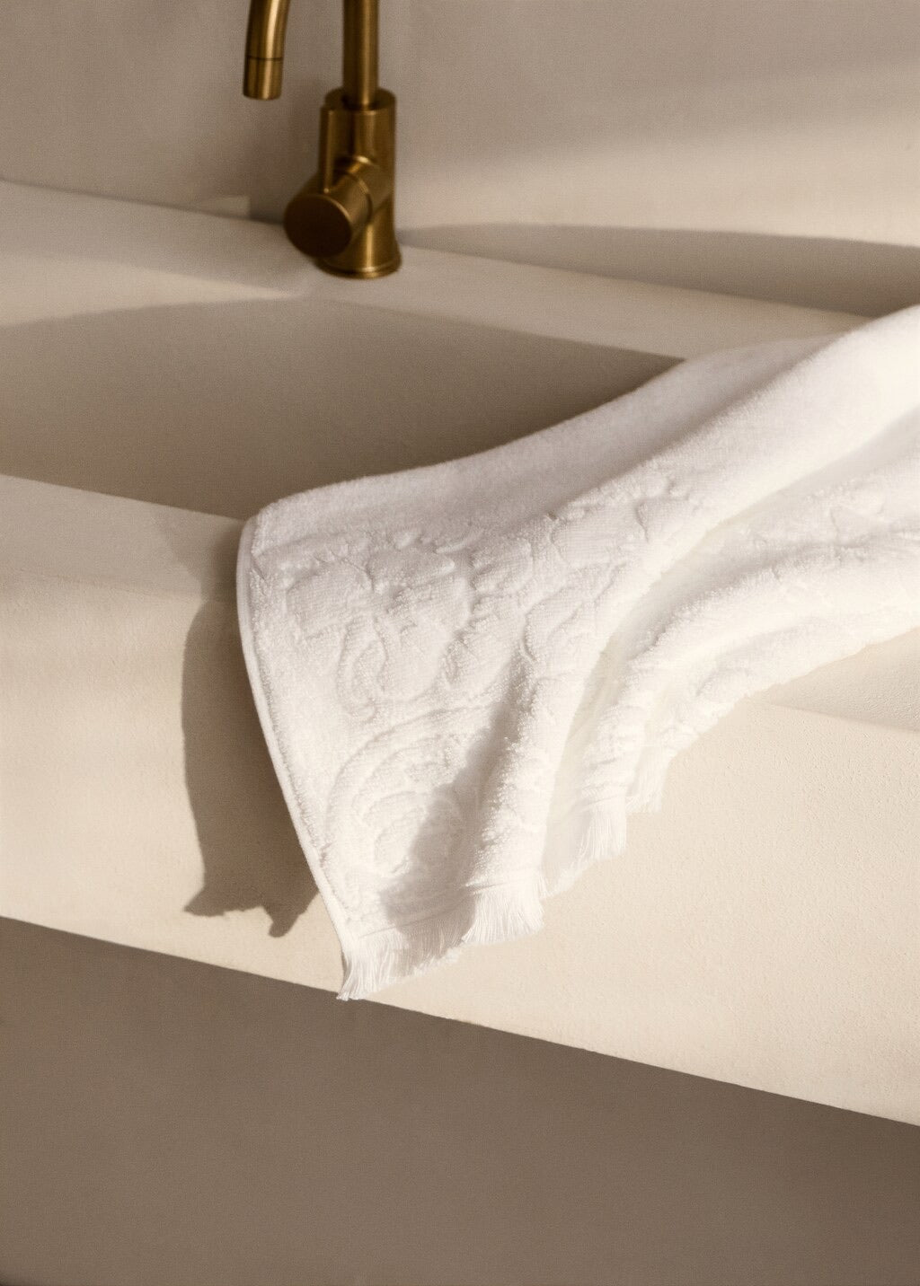 Towel, floral trim, 480 g/m2