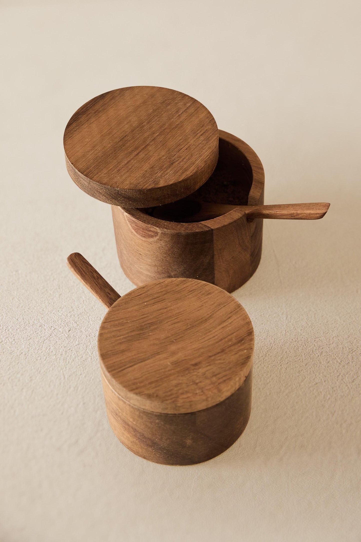 Serveware, sugar bowl with lid and spoon, acacia wood