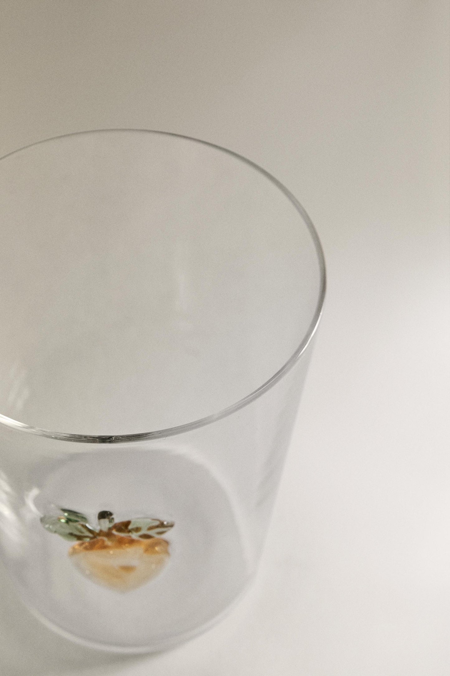 Drinkware, tumbler, glass, lemon