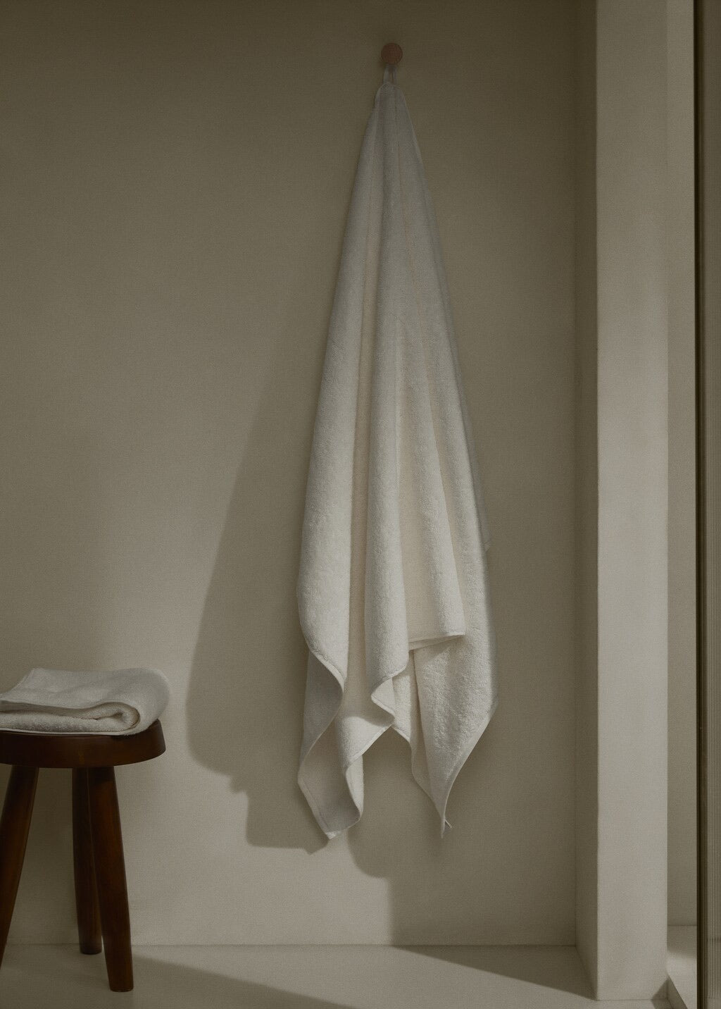 Towel, soft with smooth design, 600 g/m2, ecru