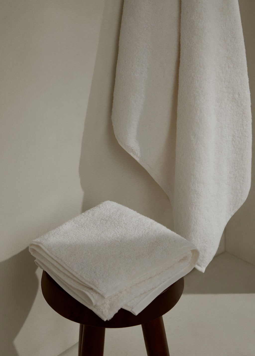 Towel, soft with smooth design, 600 g/m2, ecru