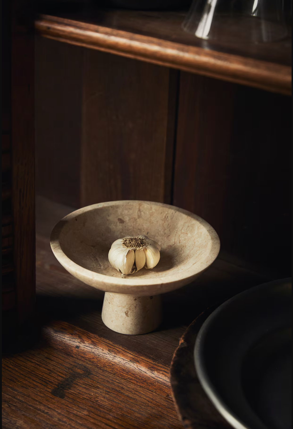 Decorative pedestal bowl, marble