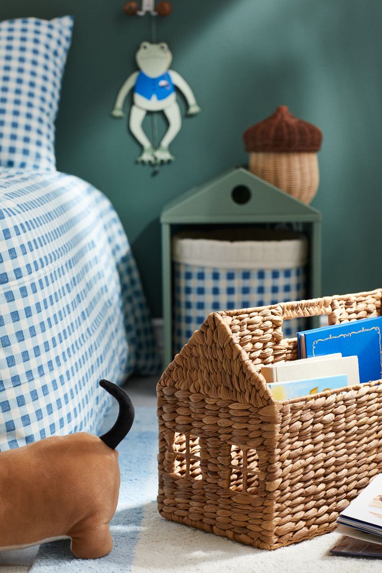 Storage, house-shaped book storage, braided water hyacinth straw