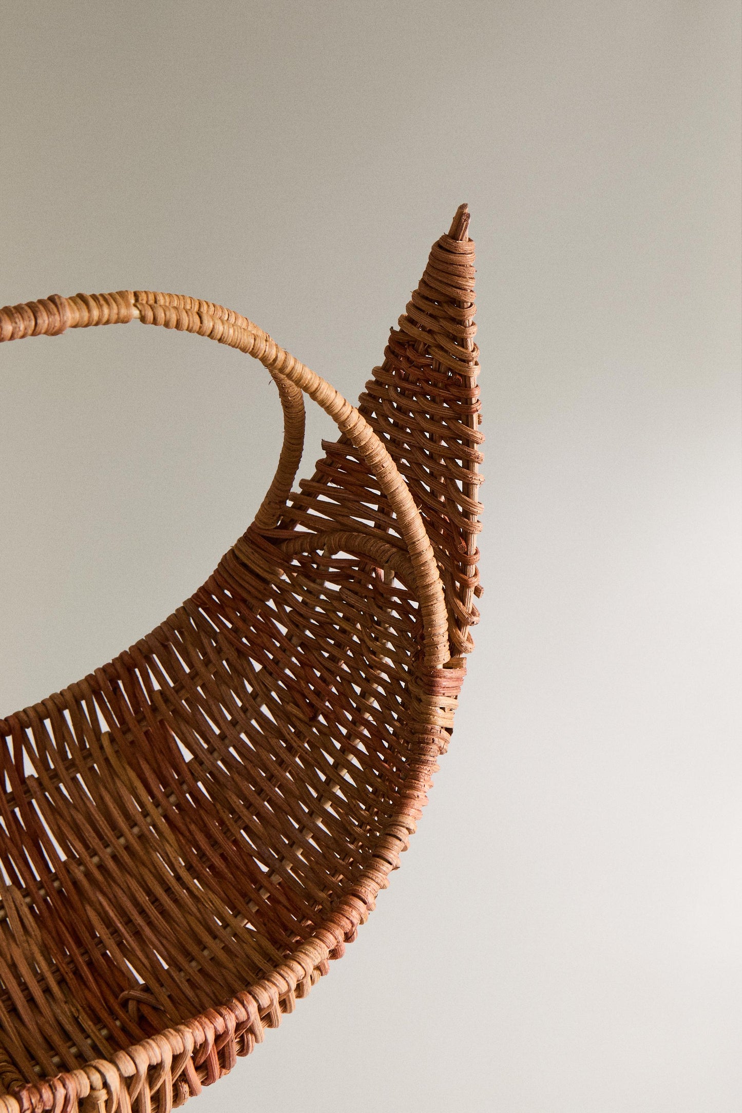 Decorative basket, woven rattan