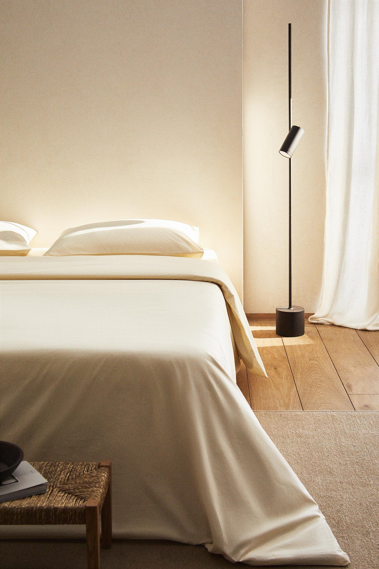 Floor lamp, featuring spotlight, brown