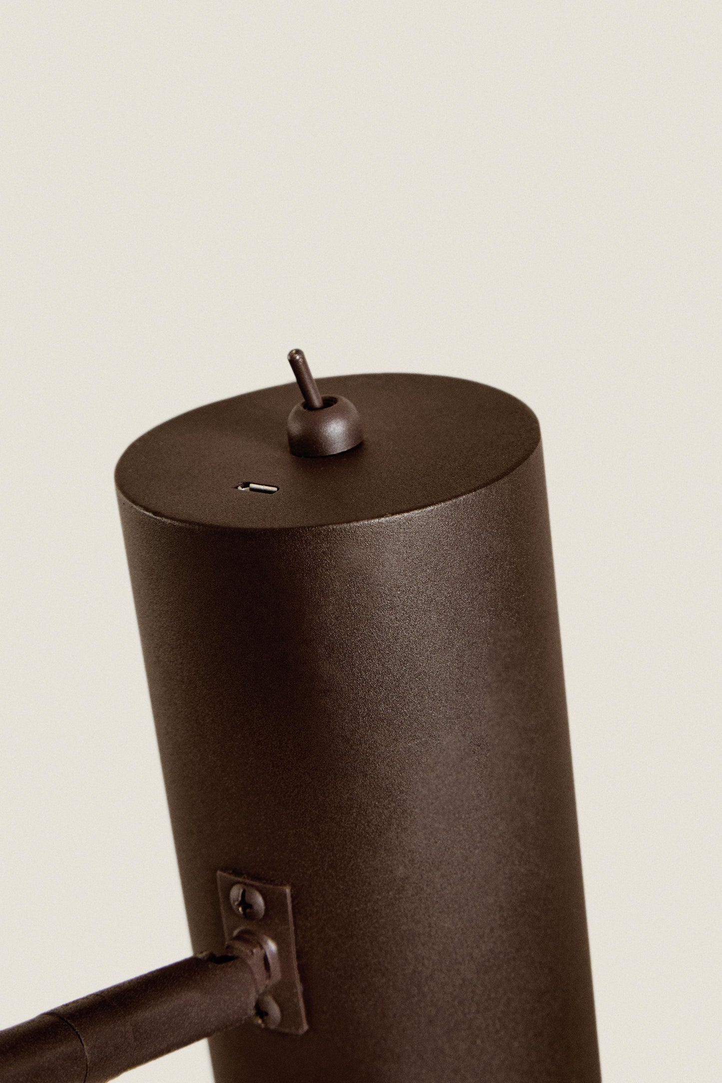 Floor lamp, featuring spotlight, brown
