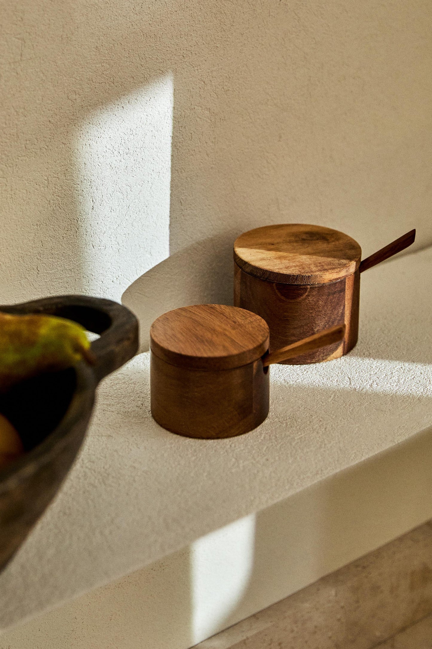 Serveware, sugar bowl with lid and spoon, acacia wood