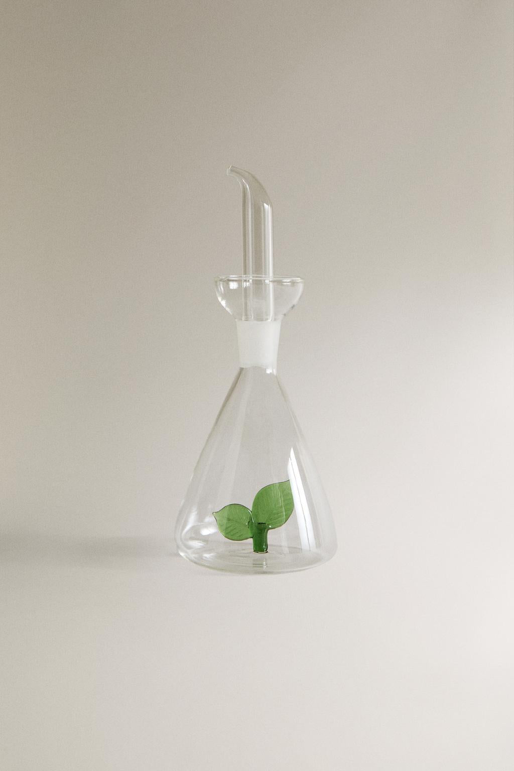 Cruet, borosilicate glass, basil shape inside