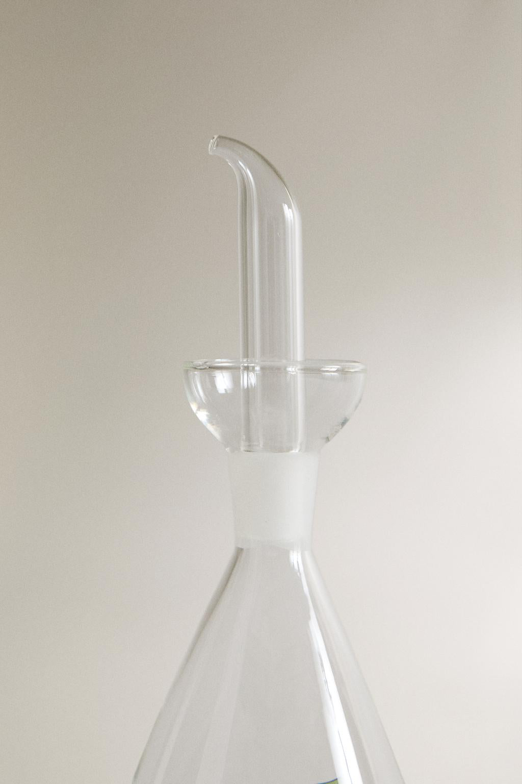 Cruet, borosilicate glass, basil shape inside