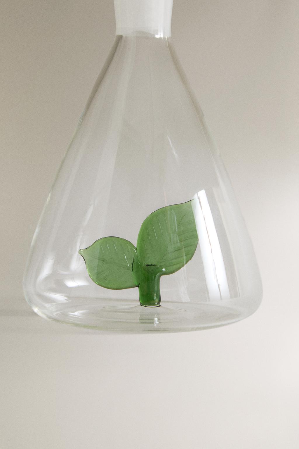 Cruet, borosilicate glass, basil shape inside